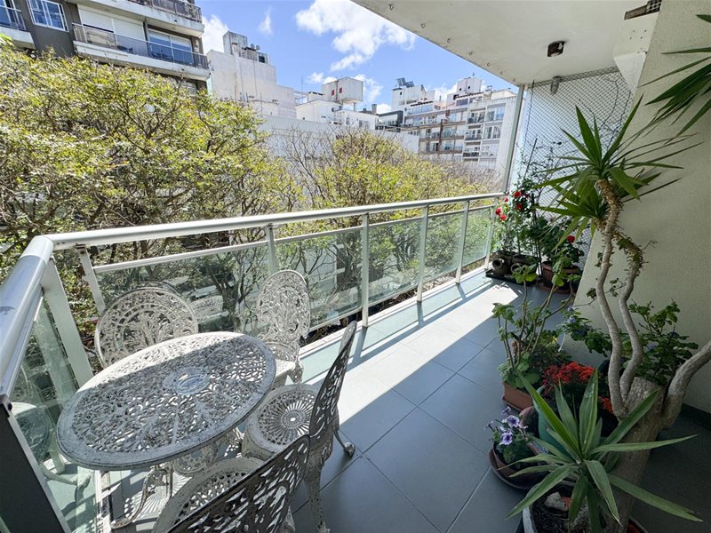 Venta de apartamento de dos dormitorios y garaje a metros de Villa Biarritz. - foto 2