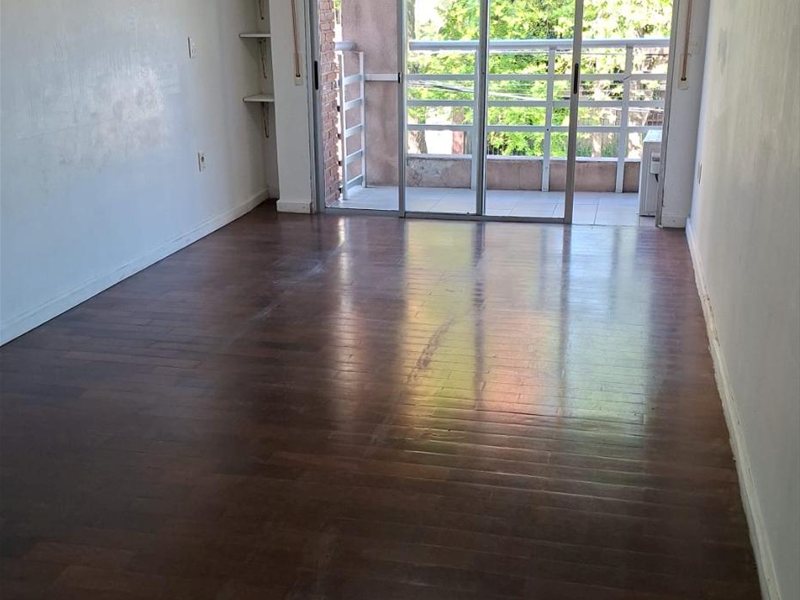 ALQUILER APARTAMENTO POCITOS NUEVO MONOAMBIENTE AMPLIO AL FRENTE CON TERRAZA VESTIDOR Y GARAJE FIJO. - foto 3