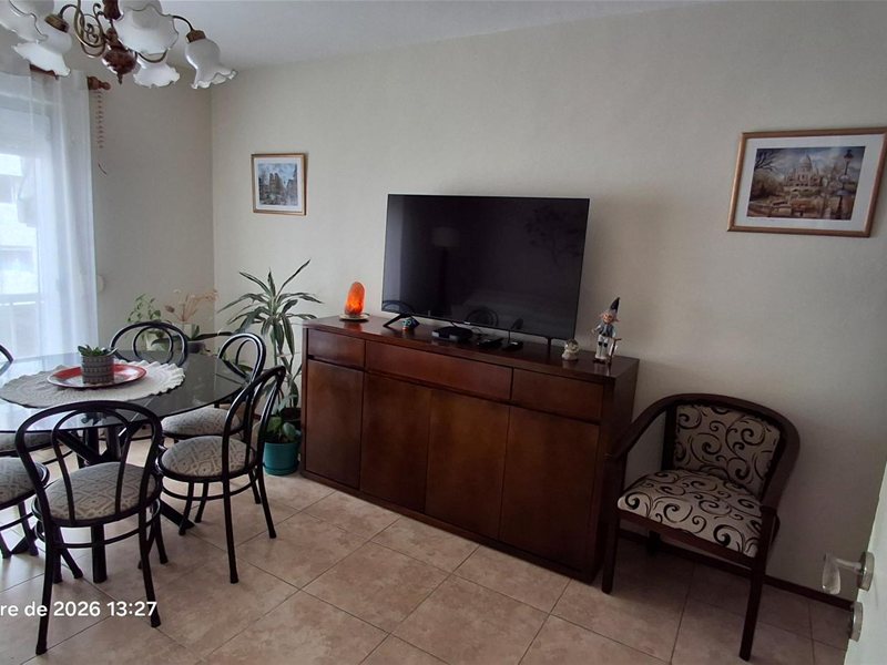 Divino apto Ciudad Vieja 2 Dormitorios 1 Baño hiper luminoso, al frente, 2do piso por escalera cómoda. cocina definida y lavadero U$S139.000 gc $1.900 - foto 2