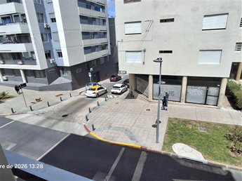Divino apto Ciudad Vieja 2 Dormitorios 1 Baño hiper luminoso, al frente, 2do piso por escalera cómoda. cocina definida y lavadero U$S139.000 gc $1.900 - foto 5