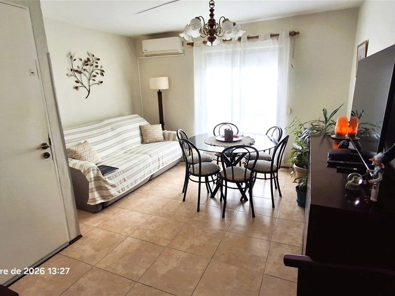Divino apto Ciudad Vieja 2 Dormitorios 1 Baño hiper luminoso, al frente, 2do piso por escalera cómoda. cocina definida y lavadero U$S139.000 gc $1.900 - foto 1