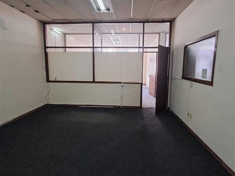Alquiler oficina de 4 ambientes en el Centro - foto 4