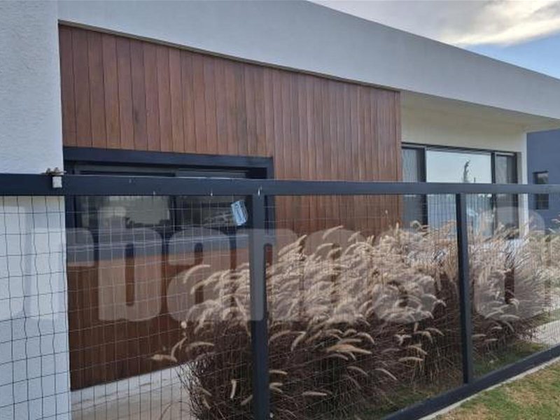 Amplia casa de 2 plantas de construcción tradicional - Colonia del Sacramento - Ref. 6195 - foto 2