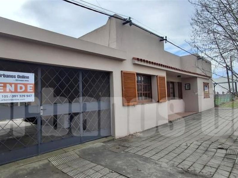 Venta de casa de 4 dormitorios en el centro de Tarariras - Ref. 6312 - foto 2