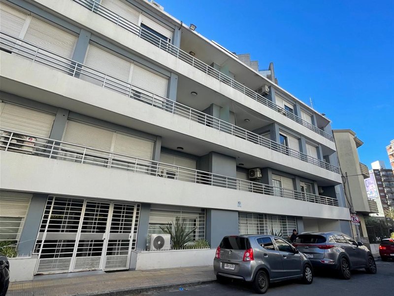 EXCELENTE PUNTO CON GARAGE EN PTA CARRETAS - foto 1