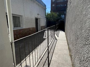 Alquiler apartamento planta baja, gran patio, cocina definida, Próximo Católica, impecable La Blanqueada