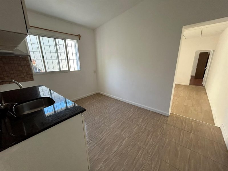 Alquiler apartamento planta baja, gran patio, cocina definida, Próximo Católica, impecable La Blanqueada - foto 3