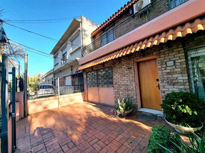 Venta de 2 casas con un total de 6 dorm, 3 baños, gge/2, padrón único. La Blanqueada - foto 1