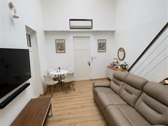CASA PLANTA BAJA PH EN POCITOS CON AZOTEA EXCLUSIVA – EXCELENTE