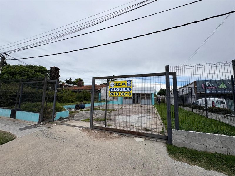 ALQUILER LOCAL COMERCIAL SOBRE AV ITALIA, EXPLANADA AL FRENTE, REJA PERIMETRAL, OFICINA, VESTUARIOS, GALPON, DEPOSITO - foto 1
