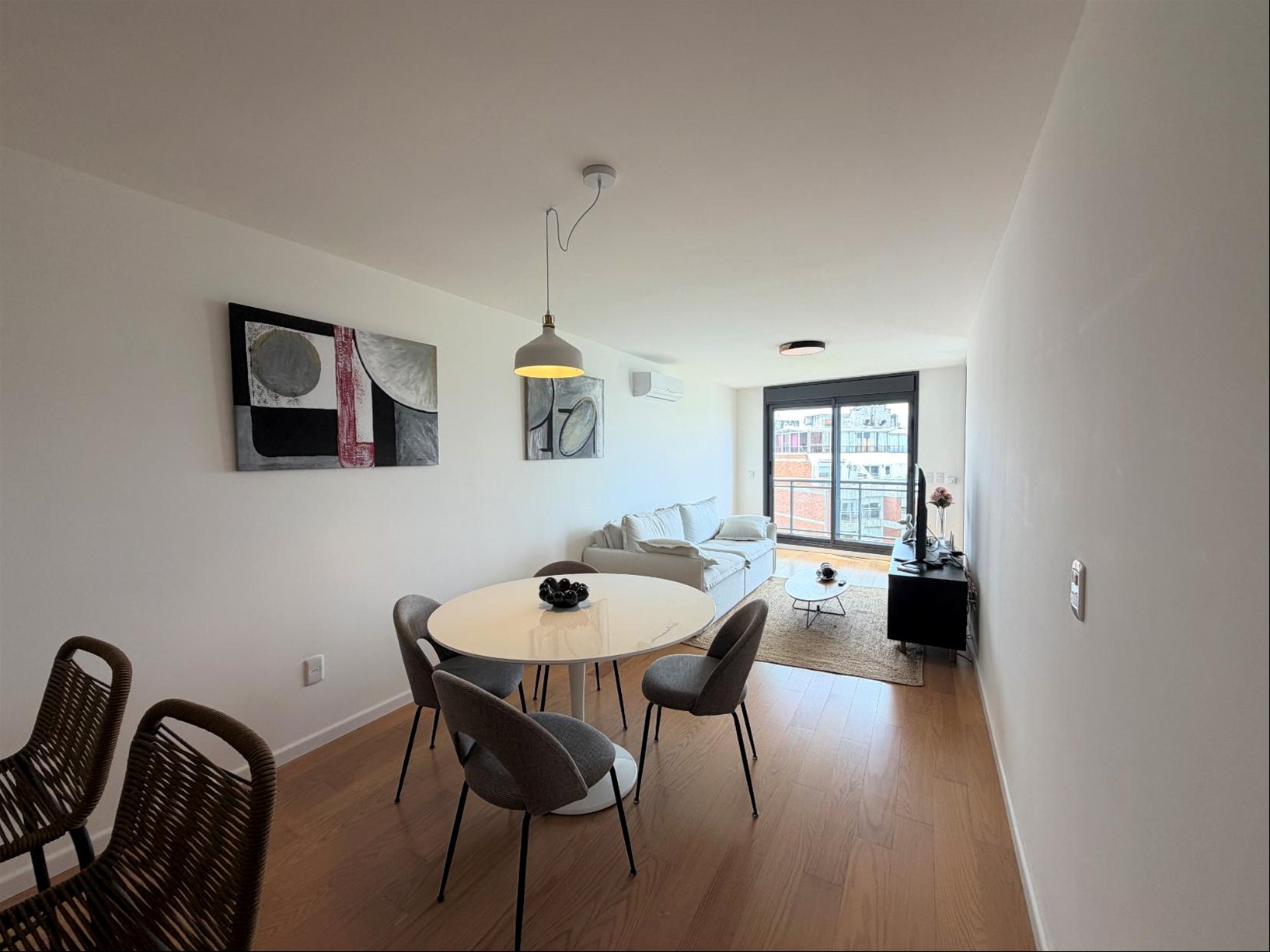 Alquiler Apartamento amoblado 2 dormitorios 2 baños, balcón. Garage. Punta Carretas · Foto 5