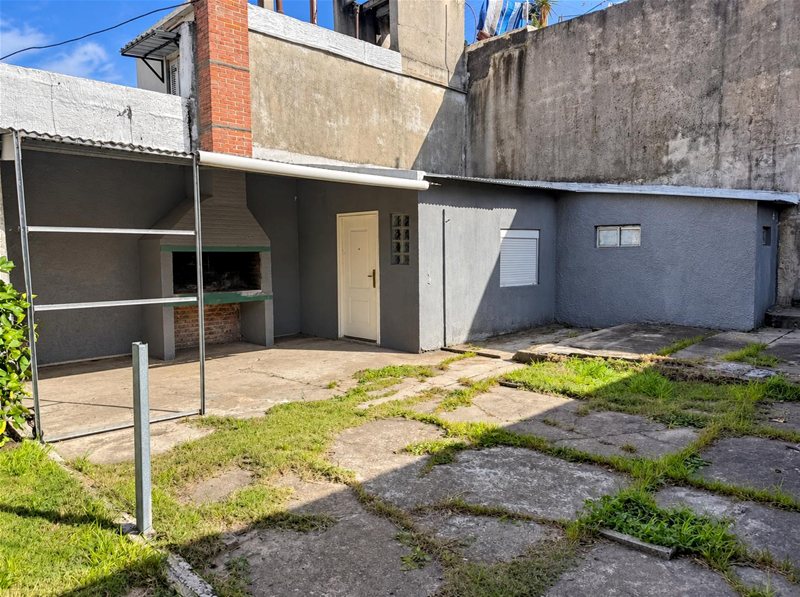 Hermosa casa en pleno pocitos con fondo y barbacoa - foto 3