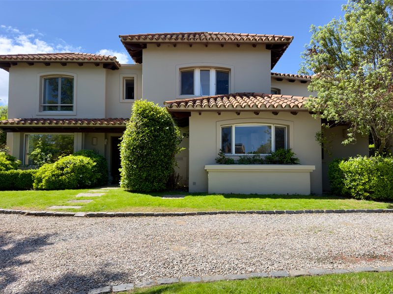 Venta casa Barrio Privado Altos de la Tahona. 3 dormitorios y servicio - foto 1