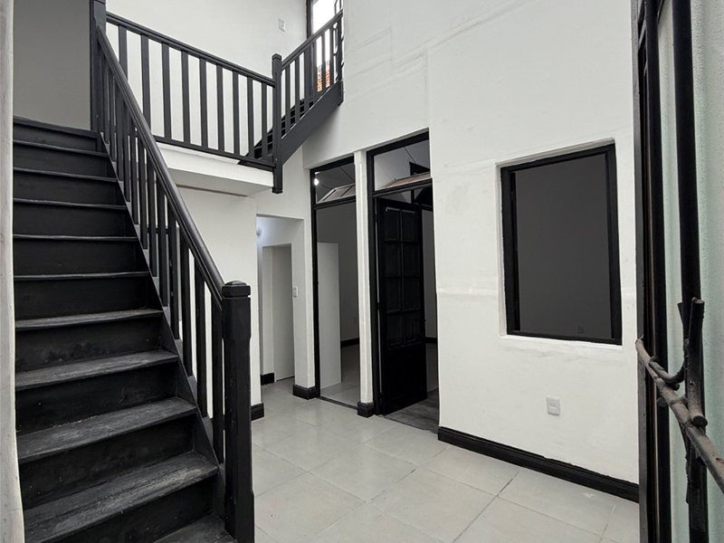 Venta apartamentos 3 dor reciclado nuevo con renta  living comedor con claraboya , baño y terraza. interiores. - foto 1