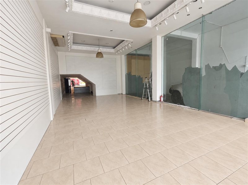 ALQUILER Edificio de 938m2 en zona de outlets en Aguada - foto 2