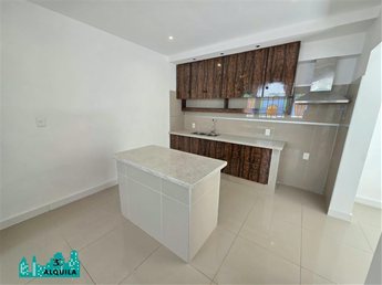 ALQUILA! GRAN CASA DE 3 DORMITORIOS CON GARAGE! PATIO CON PARRILLERO! LA TEJA!! - foto 5