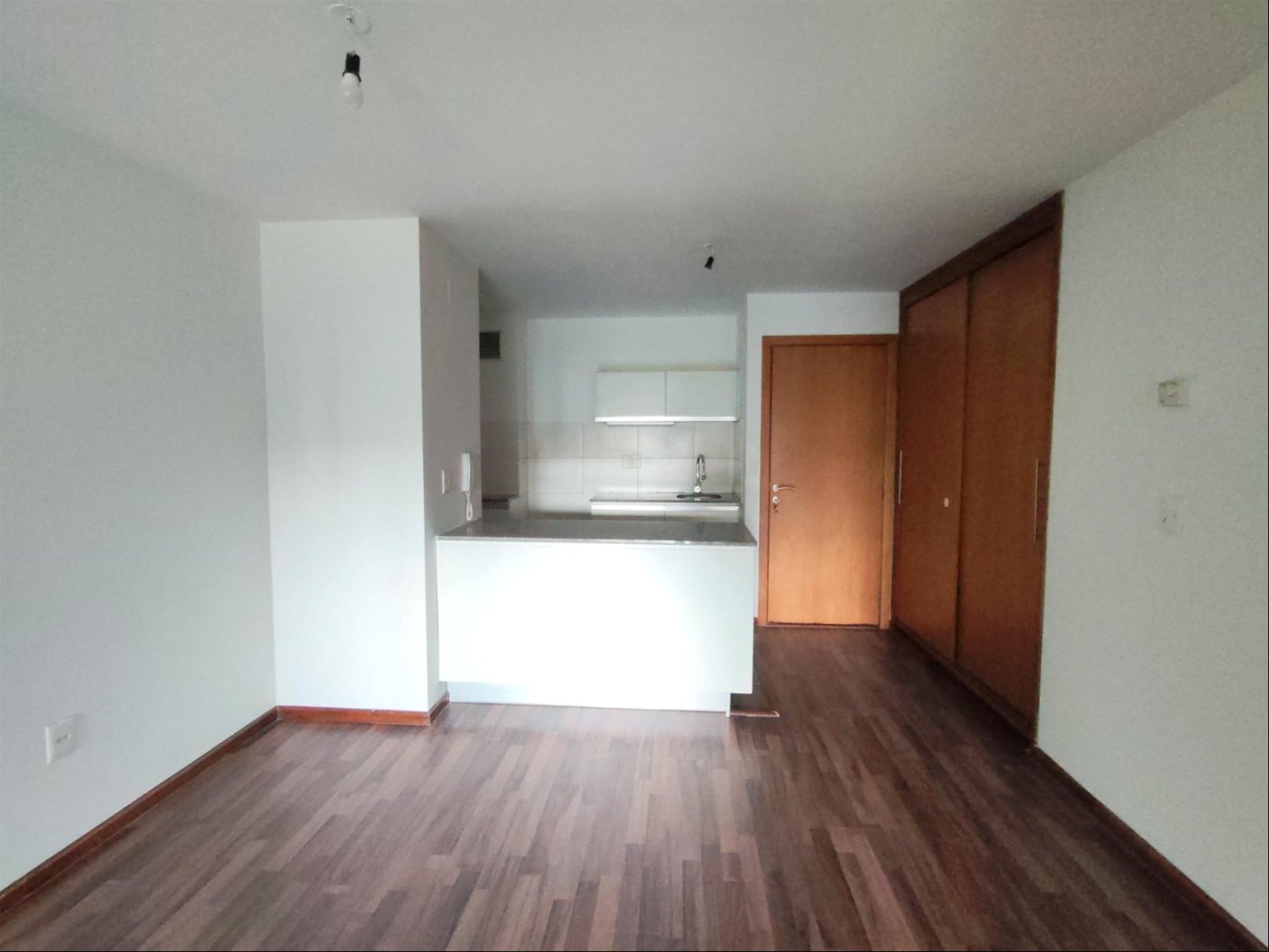Alquiler apartamento de 1 dormitorio con terraza y cochera · Foto 8