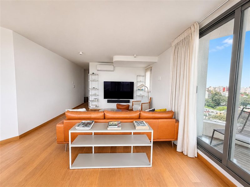 Frente Al Club De Golf: Apartamento De 2 Dormitorios En Suite En Punta Carretas - foto 2