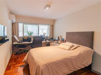 Venta apartamento Pocitos de 3 dormitorios y servicio garaje Exclusivo a metros Plaza Gomensoro y Rambla - foto 5