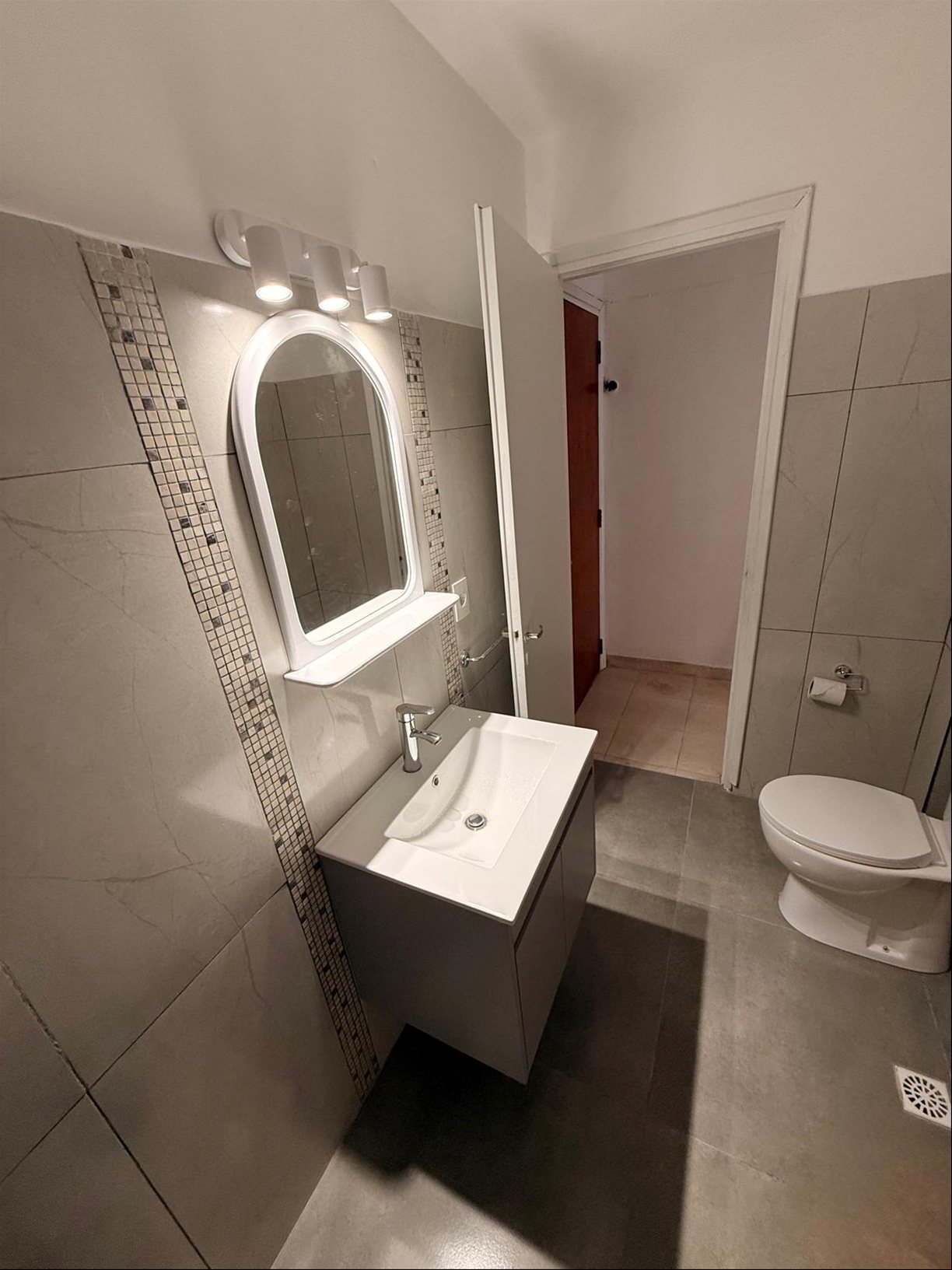 LUMINOSO MONOAMBIENTE EN CAPURRO hecho a nuevo con lugar para auto · Foto 6