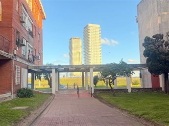 LUMINOSO MONOAMBIENTE  EN CAPURRO  hecho a nuevo con lugar para auto