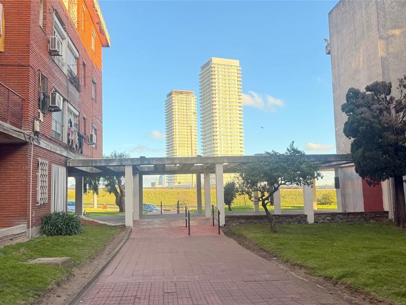 LUMINOSO MONOAMBIENTE  EN CAPURRO  hecho a nuevo con lugar para auto - foto 2