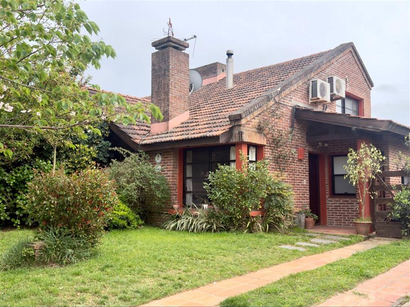 CHALET BARRIO PARQUE TERRANOVA AV. GIANNATTASIO 3 dormitorios Solymar Venta Ciudad de la Costa - foto 2