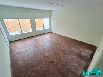 ALQUILER!!! AMPLIO MONOAMBIENTE CON PATIO!!! SOBRE AV. 18 DE JULIO!!! CORDÓN!!