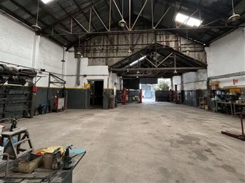 VENTA LOCAL COMERCIAL EN AGUADA, PADRON UNICO, 626M2 EDIFICADOS, ENTRADA VEHICULAR, GALPON, DEPOSITO