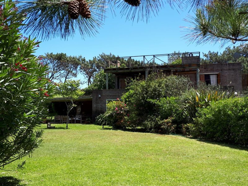 Hermosa Casa a 100 metros del mar, piscina, gran jardín, disponible enero 2027 - foto 3
