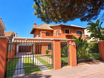 Lindisima casa en lo mejor de Carrasco! Divina Comedia y Blanes Viale