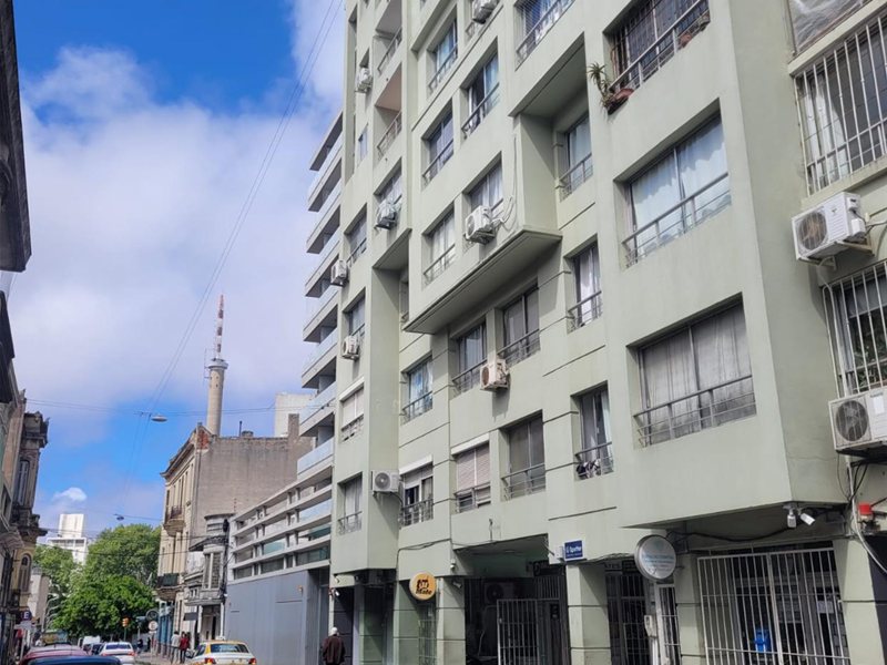 Alquiler monoambiente al frente vivienda u oficina - foto 1