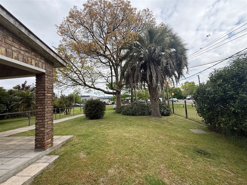 FOTI VENDE La Esquina de Avenida Italia y Blanco Acevedo con 745m de solar y 54m de frente ! OPORTUNIDAD ! - foto 2