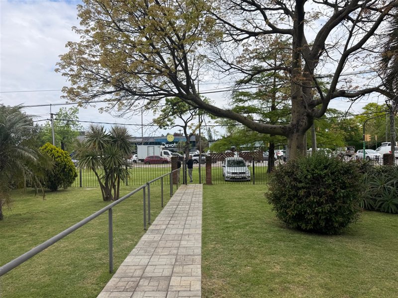FOTI VENDE La Esquina de Avenida Italia y Blanco Acevedo con 745m de solar y 54m de frente ! OPORTUNIDAD ! - foto 1