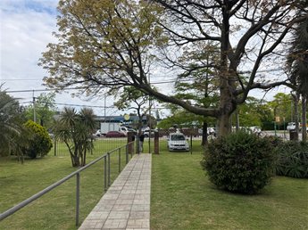 FOTI VENDE La Esquina de Avenida Italia y Blanco Acevedo con 745m de solar y 54m de frente !