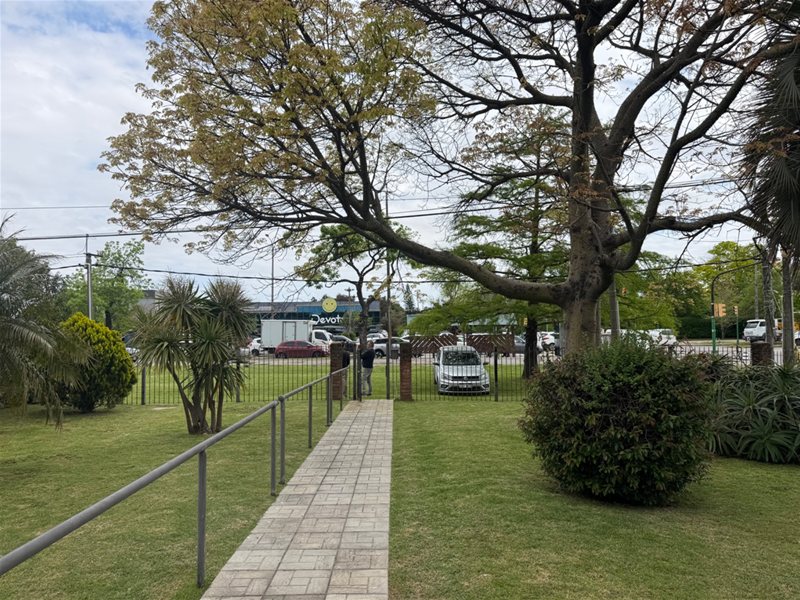 FOTI VENDE La Esquina de Avenida Italia y Blanco Acevedo con 745m de solar y 54m de frente ! - foto 1