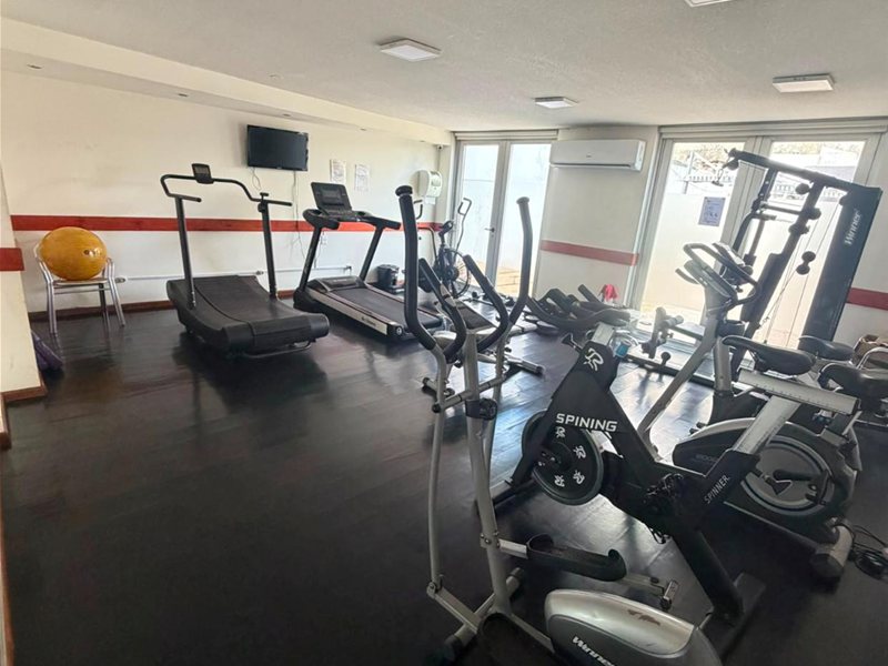 VENTA APTO 2 DORMITORIOS 2 BAÑOS, GARAGE DOBLE, TRES CRUCES - foto 2