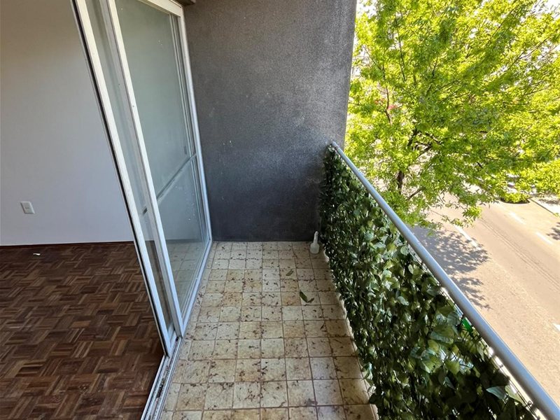 MONOAMBIENTE EN ALQUILER CON BALCÓN. ZONA CENTRO - foto 3