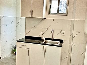 CENTRO SUR . Apartamento cocina comedor ,  2 dormitorios , 1 baño , 2 terrazas , piso alto . G. Com $ 5.000. Excelente estado. Andes y 18. - foto 4