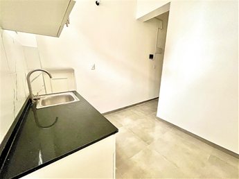 CENTRO SUR . Apartamento cocina comedor ,  2 dormitorios , 1 baño , 2 terrazas , piso alto . G. Com $ 5.000. Excelente estado. Andes y 18. - foto 5