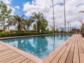 Casa en Huerta de los Horneros de tres dormitorios con salida a piscina compartida con 3 casas