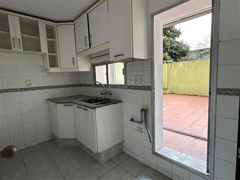 En una de las zonas más buscadas de Pocitos, frente a Plaza Varela, se vende apartamento de 1 dormitorio con patrio exclusivo