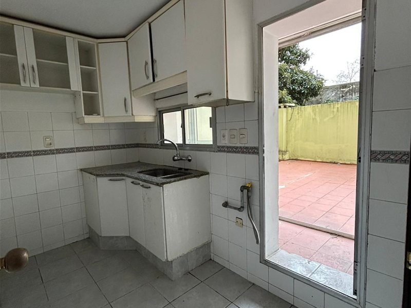 En una de las zonas más buscadas de Pocitos, frente a Plaza Varela, se vende apartamento de 1 dormitorio con patrio exclusivo - foto 1