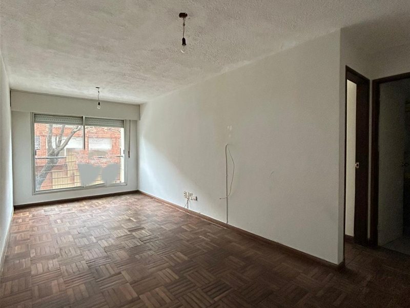 En una de las zonas más buscadas de Pocitos, frente a Plaza Varela, se vende apartamento de 1 dormitorio con patrio exclusivo - foto 2