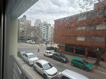En una de las zonas más buscadas de Pocitos, frente a Plaza Varela, se vende apartamento de 1 dormitorio con patrio exclusivo - foto 5
