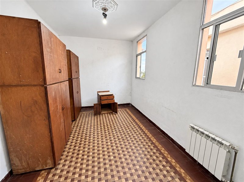 Apartamento de altos segundo piso por escalera 3 dormitorios 2 baños - foto 7