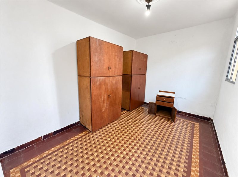 Apartamento de altos segundo piso por escalera 3 dormitorios 2 baños - foto 6