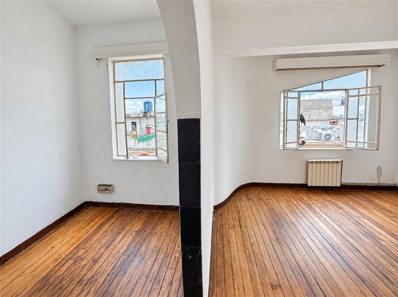 Apartamento de altos segundo piso por escalera 3 dormitorios 2 baños - foto 3