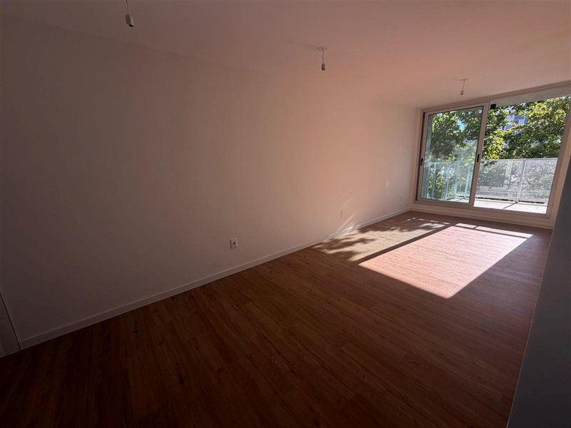 CENTRO Venta Apartamento 2 dormitorios, 6to piso al frente con terraza, muy luminoso, finas terminaciones, AMENITIES: Barbacoa, Parrilleros, Gimnasio, Beneficios Ley vivienda promovida - foto 3