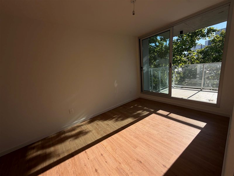 CENTRO Venta Apartamento 2 dormitorios, 6to piso al frente con terraza, muy luminoso, finas terminaciones, AMENITIES: Barbacoa, Parrilleros, Gimnasio, Beneficios Ley vivienda promovida - foto 1